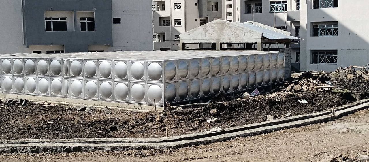 Modular water tank at a residential construction site